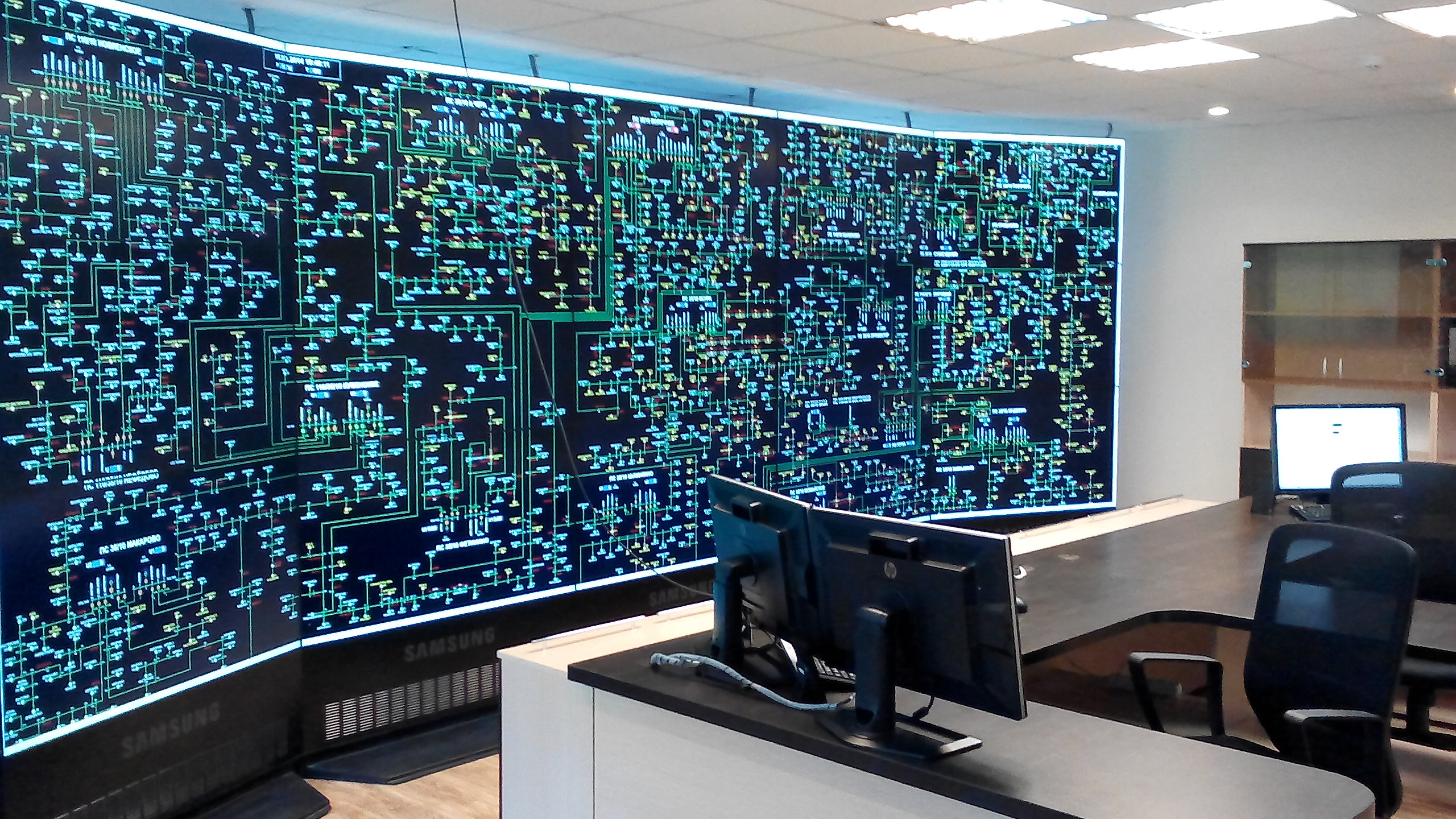 Промышленные компьютеры и панель оператора помогут электросетям «поумнеть»